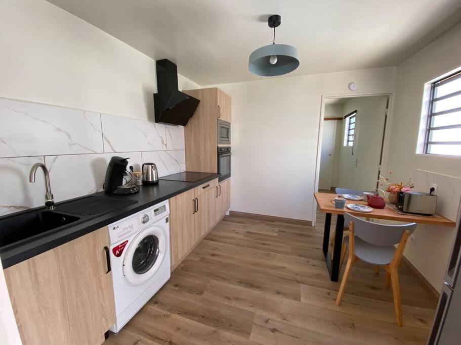 Tiny Kaz Apartment Сен-Пиер Екстериор снимка